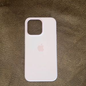 Light pink Apple IPhone 13 Pro MagSafe silicone case